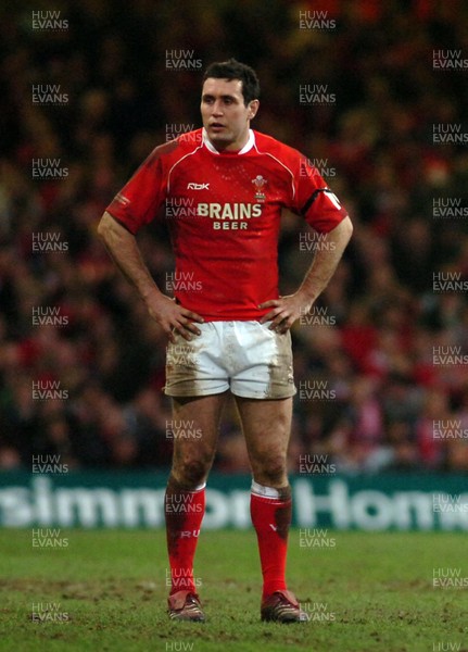 25.11.06 - Wales v New Zealand - Invesco Perpetual Series 2006 - Wales' Stephen Jones 