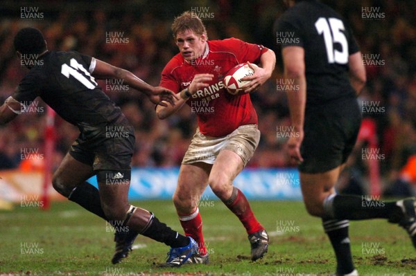 25.11.06 - Wales v New Zealand - Invesco Perpetual Series 2006 - Wales' Rhys Thomas 