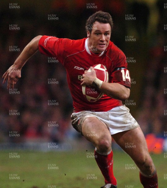 25.11.06 - Wales v New Zealand - Invesco Perpetual Series 2006 - Wales' Mark Jones 