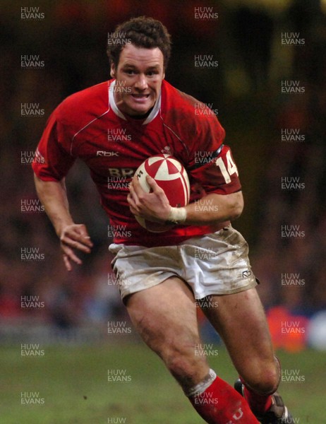 25.11.06 - Wales v New Zealand - Invesco Perpetual Series 2006 - Wales' Mark Jones 