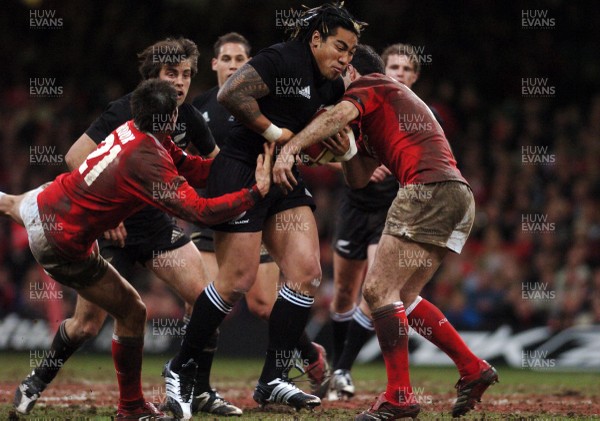 25.11.06 - Wales v New Zealand New Zealand's Ma