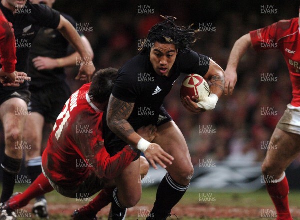 25.11.06 - Wales v New Zealand New Zealand's Ma