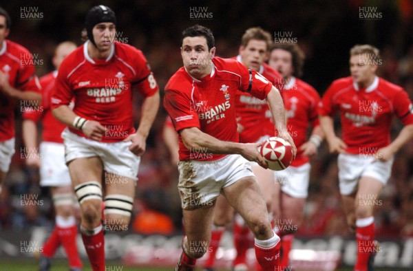 25.11.06 - Wales v New Zealand Wales' Stephen Jones 