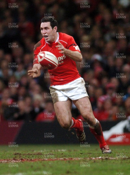 25.11.06 - Wales v New Zealand Wales' Stephen Jones 
