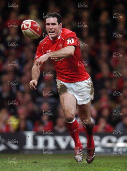 25.11.06 - Wales v New Zealand Wales' Stephen Jones 