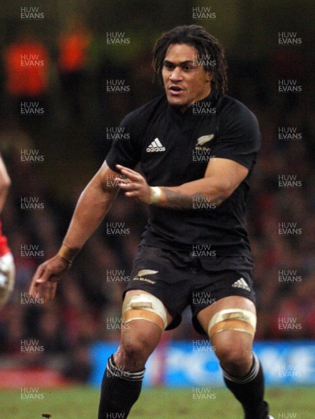 25.11.06 - Wales v New Zealand All Blacks' Rodney So