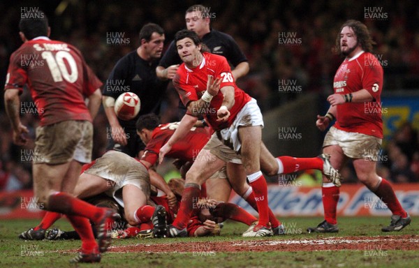 25.11.06 - Wales v New Zealand Wales' Mike Phillips 