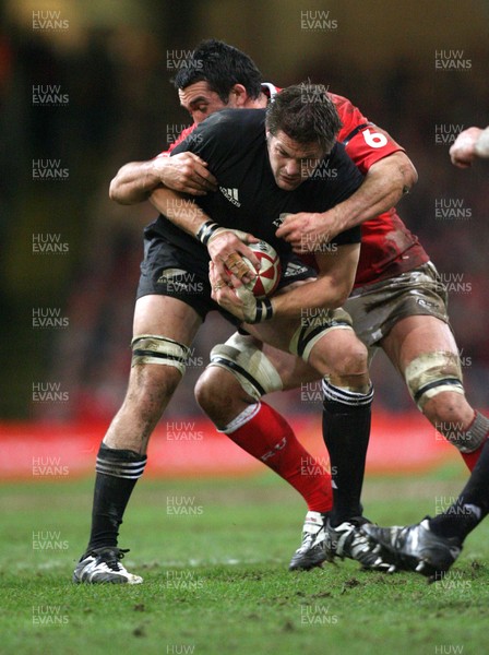 25.11.06..Wales v New Zealand, Invesco Perpetual Series '06 New Zealands Richie McCaw is tackled by Jonathan Thomas 