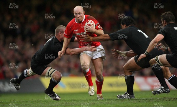 25.11.06..Wales v New Zealand, Invesco Perpetual Series '06 Wales' Tom Shanklin is swamped by the New Zealand defence 