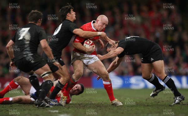 25.11.06..Wales v New Zealand, Invesco Perpetual Series '06 Wales' Tom Shanklin is swamped by the New Zealand defence 