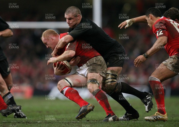 25.11.06..Wales v New Zealand, Invesco Perpetual Series '06 Wales' Martyn Williams is tackled by Keith Robinson 