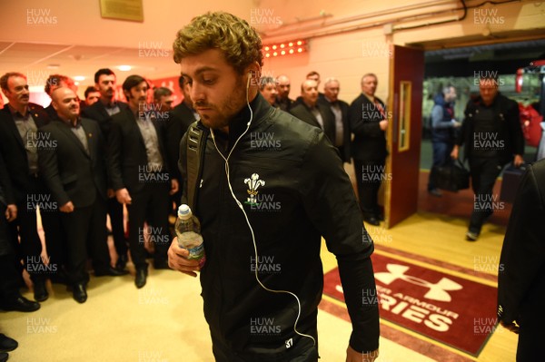 251117 - Wales v New Zealand - Under Armour Series - Leigh Halfpenny arrive to a male voice choir