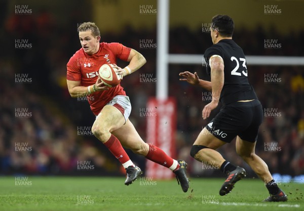 251117 - Wales v New Zealand - Under Armour Series - Hallam Amos of Wales gets into space