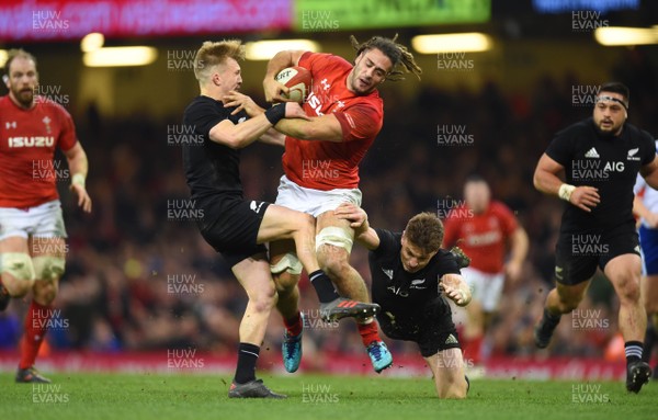 251117 - Wales v New Zealand - Under Armour Series - Josh Navidi of Wales is tackled by Beauden Barrett and Damian McKenzie of New Zealand
