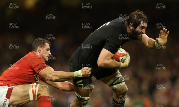251117 - Wales v New Zealand - Under Armour Series 2017 - Samuel Whitelock of New Zealand is tackled by Aaron Shingler of Wales