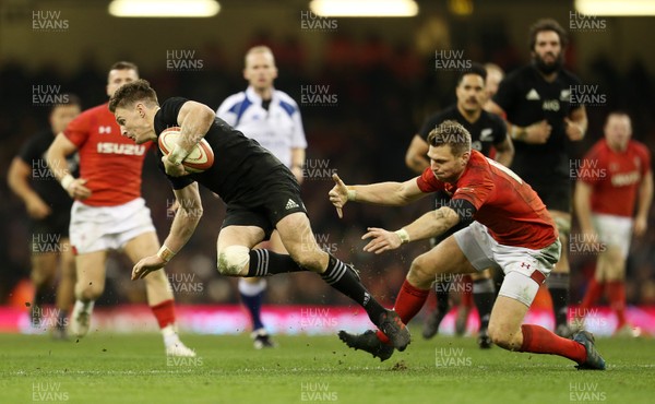 251117 - Wales v New Zealand - Under Armour Series 2017 - Beauden Barrett of New Zealand is tackled by Dan Biggar of Wales