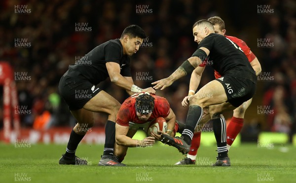 251117 - Wales v New Zealand - Under Armour Series 2017 - Leigh Halfpenny of Wales is tackled by Rieko Ioane and Sonny Bill Williams of New Zealand