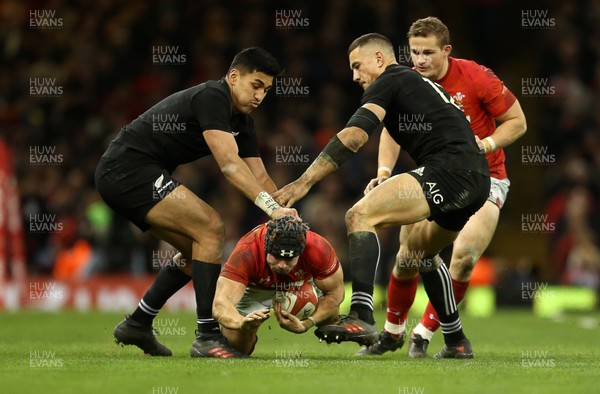 251117 - Wales v New Zealand - Under Armour Series 2017 - Leigh Halfpenny of Wales is tackled by Rieko Ioane and Sonny Bill Williams of New Zealand