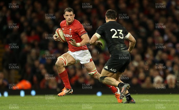 251117 - Wales v New Zealand - Under Armour Series 2017 - Aaron Shingler of Wales is tackled by Anton Lienert-Brown of New Zealand