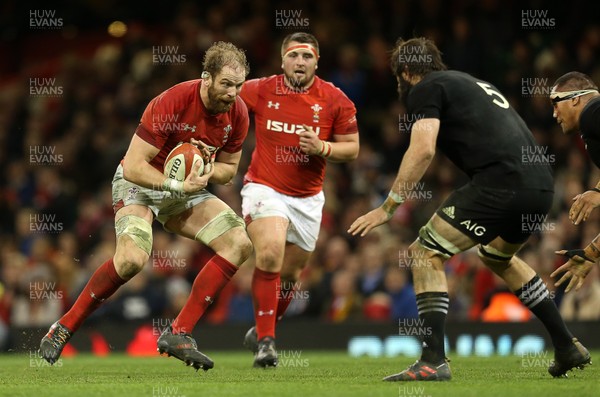 251117 - Wales v New Zealand - Under Armour Series 2017 - Alun Wyn Jones of Wales is challenged by Samuel Whitelock of New Zealand
