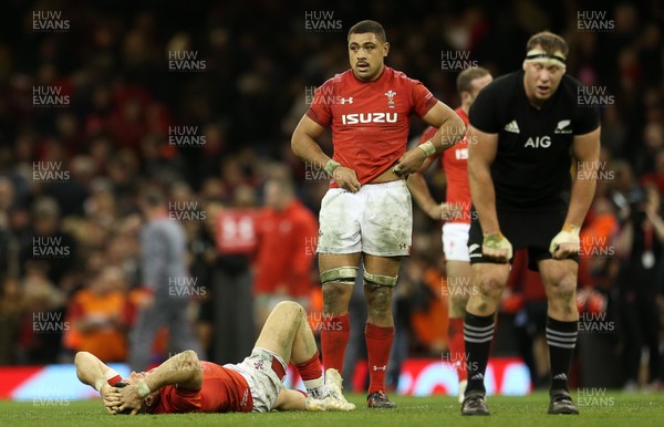 251117 - Wales v New Zealand - Under Armour Series 2017 - Dejected Taulupe Faletau of Wales at full time