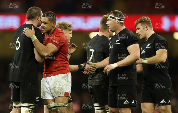 251117 - Wales v New Zealand - Under Armour Series 2017 - Taulupe Faletau of Wales shakes hands with Liam Squire of New Zealand