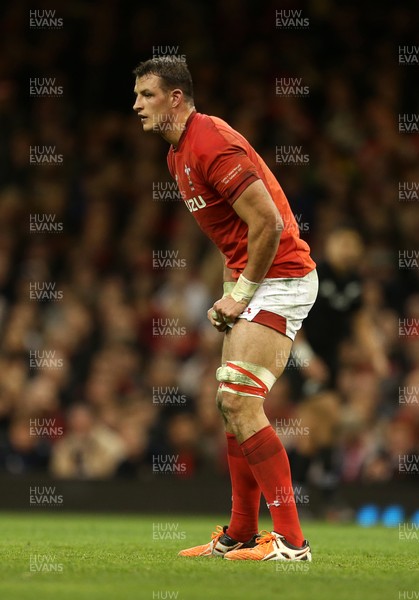 251117 - Wales v New Zealand - Under Armour Series 2017 - Aaron Shingler of Wales