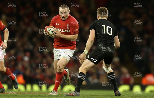 251117 - Wales v New Zealand - Under Armour Series 2017 - Ken Owens of Wales is challenged by Beauden Barrett of New Zealand