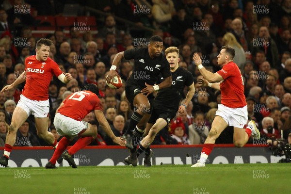 251117 Wales v New Zealand - Under Armour 2017 Series -  Waisake Naholo of New Zealand takes on Leigh Halfpenny of Wales