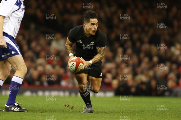 251117 Wales v New Zealand - Under Armour 2017 Series -  Aaron Smith of New Zealand makes a break