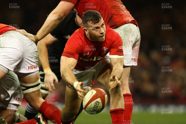 251117 Wales v New Zealand - Under Armour 2017 Series -  Gareth Davies of Wales gets the ball away