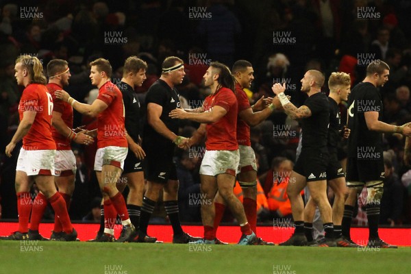 251117 Wales v New Zealand - Under Armour 2017 Series -  Players of Wales and New Zealand shake hands at the end of the game