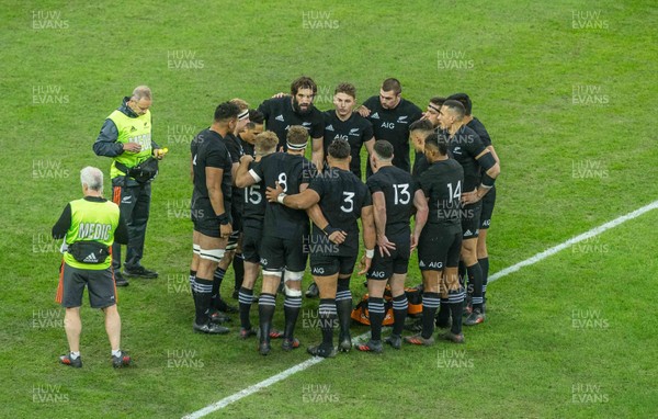 111117 Wales v Zealand - New Zealand Team Huddle 