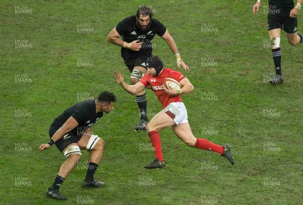 111117 Wales v Zealand - Leigh Halfpenny of Wales on the attack 