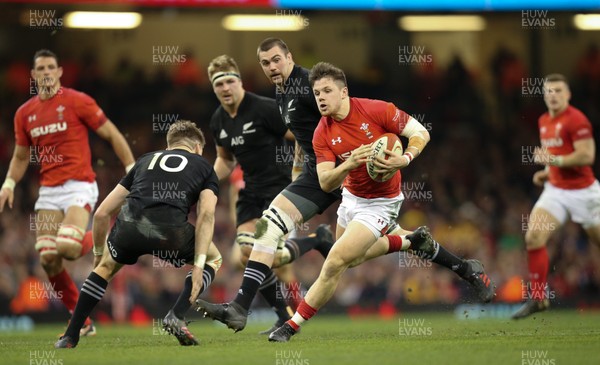 251117 - Wales v New Zealand, Under Armour 2017 Series - Steff Evans of Wales takes on Beauden Barrett of New Zealand