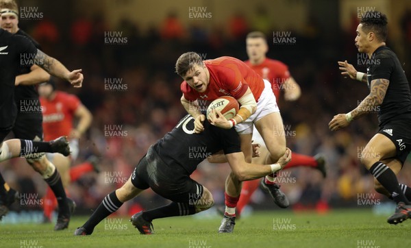 251117 - Wales v New Zealand, Under Armour 2017 Series - Steff Evans of Wales takes on Beauden Barrett of New Zealand