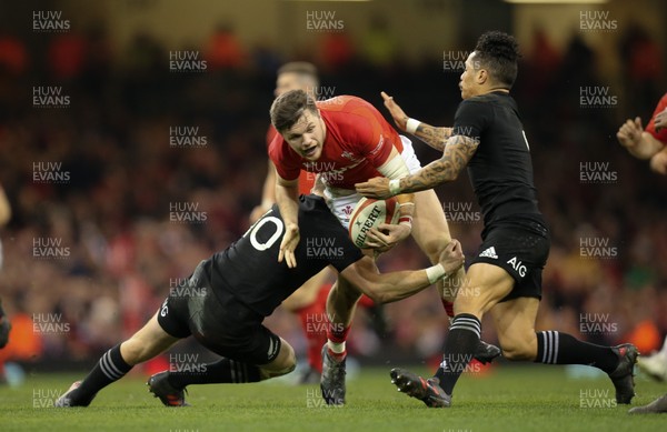 251117 - Wales v New Zealand, Under Armour 2017 Series - Steff Evans of Wales takes on Beauden Barrett of New Zealand and Aaron Smith of New Zealand 