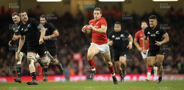 251117 - Wales v New Zealand, Under Armour 2017 Series - Hallam Amos of Wales breaks away to set up try for Scott Williams