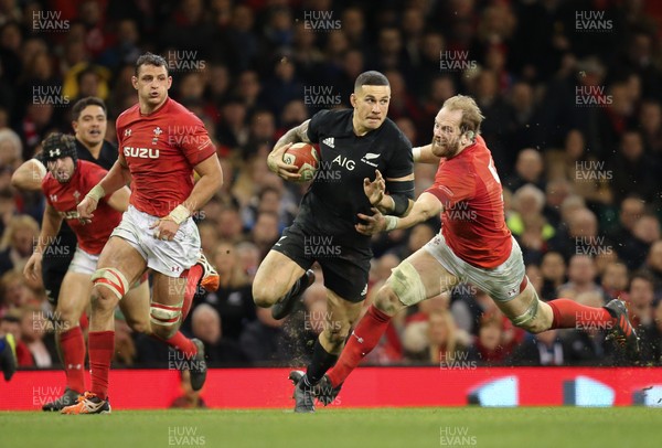 251117 - Wales v New Zealand, Under Armour 2017 Series - Sonny Bill Williams of New Zealand is tackled by Alun Wyn Jones of Wales