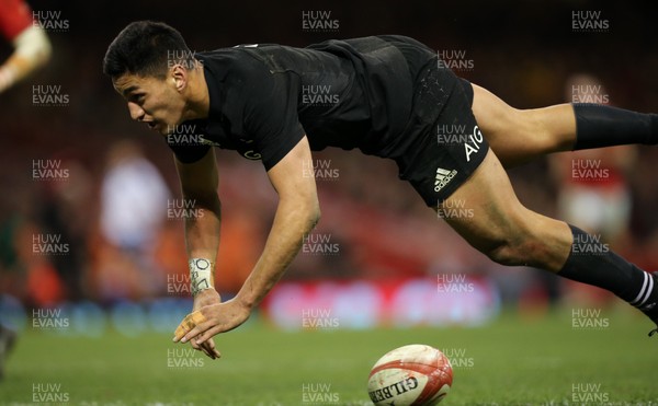 251117 - Wales v New Zealand, Under Armour 2017 Series - Rieko Ioane of New Zealand  dives in to score try