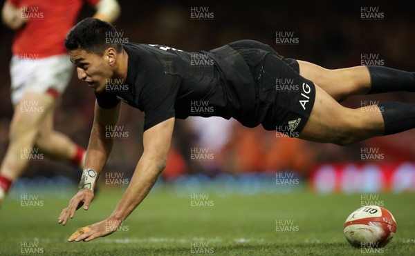 251117 - Wales v New Zealand, Under Armour 2017 Series - Rieko Ioane of New Zealand  dives in to score try