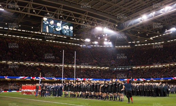 251117 - Wales v New Zealand, Under Armour 2017 Series - The teams line up for the anthem at the start of the match