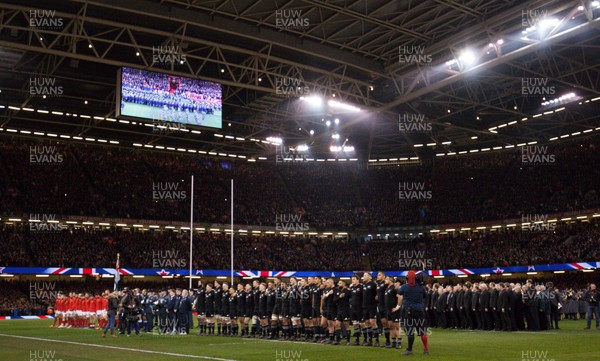 251117 - Wales v New Zealand, Under Armour 2017 Series - The teams line up for the anthem at the start of the match