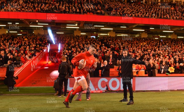 251117 - Wales v New Zealand - Under Armour Series - Scott Williams runs out for his 50th cap