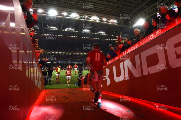 251117 - Wales v New Zealand - Under Armour Series - Steff Evans runs down the tunnel