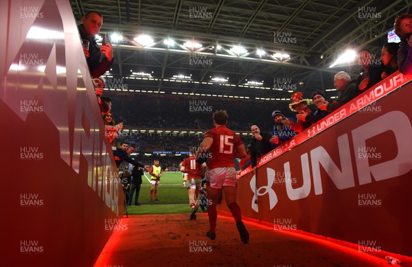 251117 - Wales v New Zealand - Under Armour Series - Leigh Halfpenny runs down the tunnel