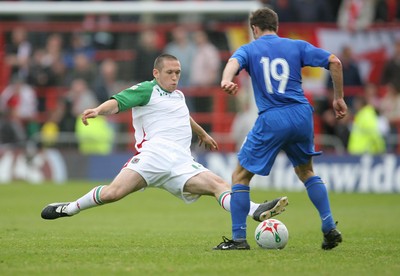 26.05.07 - Wales v New Zealand, Nationwide International Friendly Match, Wrexham Wales' Andrew Crofts challenges New Zealand's Andy Barron 