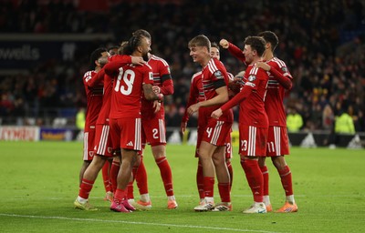 181125 - Wales v North Macedonia, FIFA World Cup European Qualifiers - Isaak Davies of Wales celebrates scoring their seventh goal with team mates