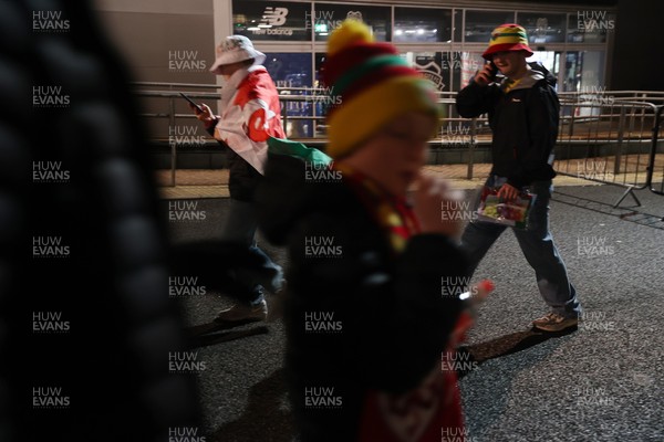 181125 - Wales v North Macedonia, FIFA World Cup European Qualifiers - Fans outside the stadium before the game