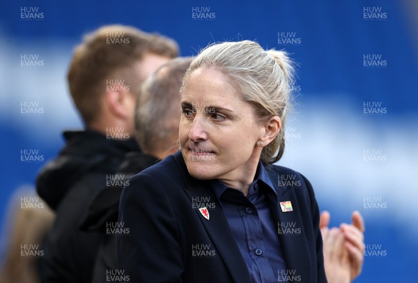 060423 - Wales v Northern Ireland - Women�s International Friendly - Wales Head Coach Gemma Grainger 